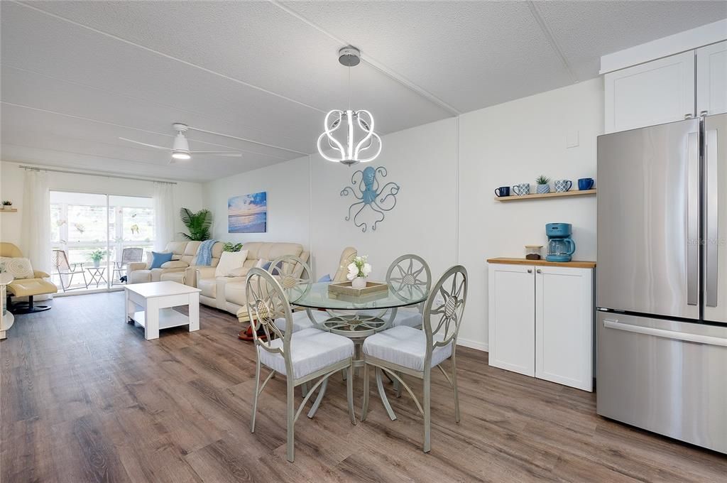 For Sale: $170,000 (2 beds, 2 baths, 982 Square Feet)