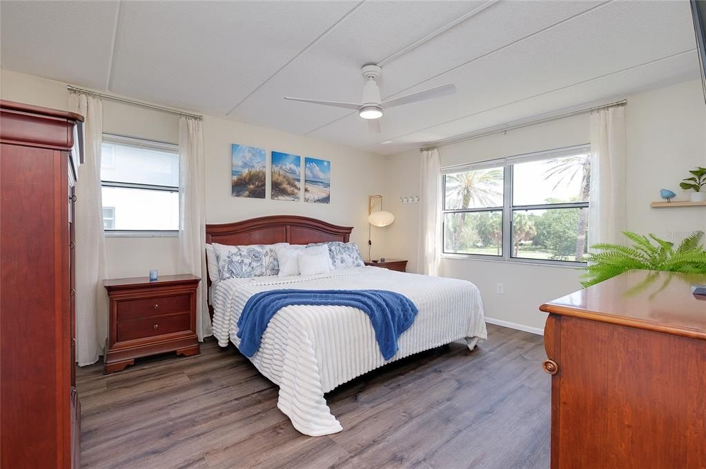 For Sale: $170,000 (2 beds, 2 baths, 982 Square Feet)