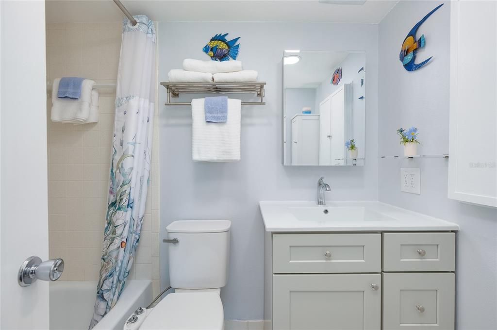 For Sale: $170,000 (2 beds, 2 baths, 982 Square Feet)