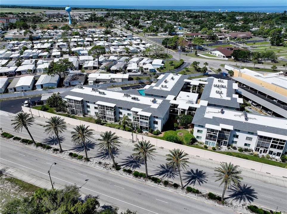 For Sale: $170,000 (2 beds, 2 baths, 982 Square Feet)
