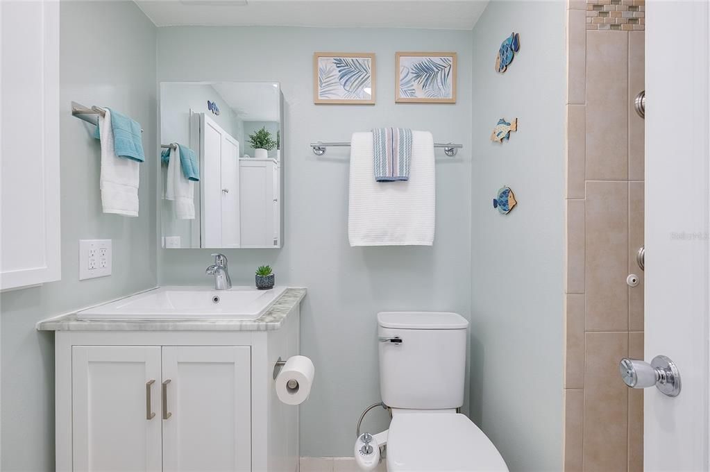 For Sale: $170,000 (2 beds, 2 baths, 982 Square Feet)