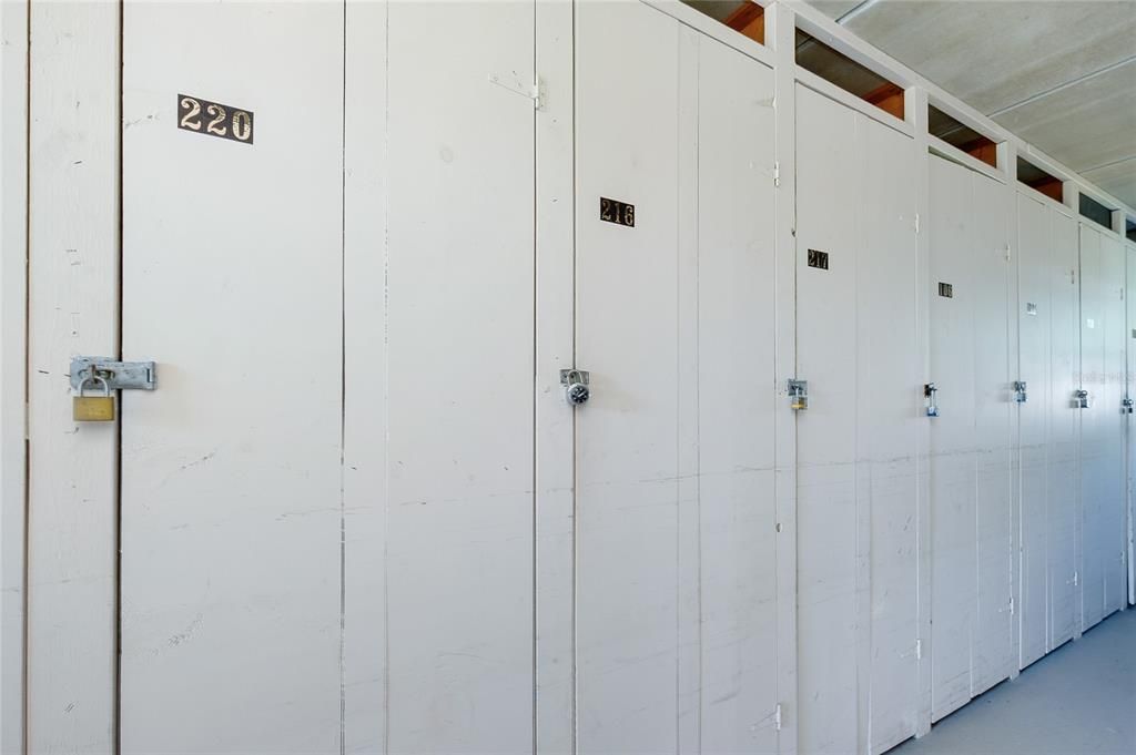 For Sale: $170,000 (2 beds, 2 baths, 982 Square Feet)