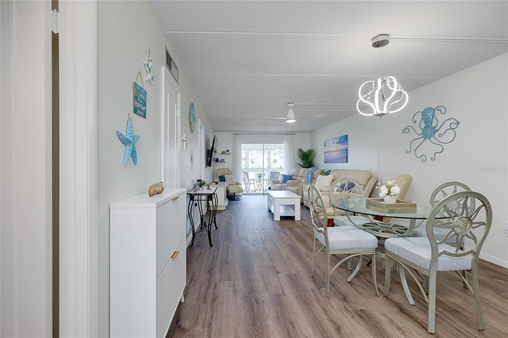 For Sale: $170,000 (2 beds, 2 baths, 982 Square Feet)