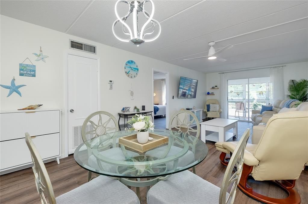 For Sale: $170,000 (2 beds, 2 baths, 982 Square Feet)