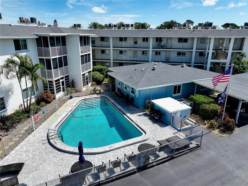 For Sale: $170,000 (2 beds, 2 baths, 982 Square Feet)