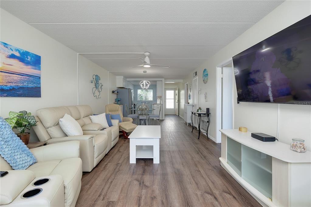 For Sale: $170,000 (2 beds, 2 baths, 982 Square Feet)