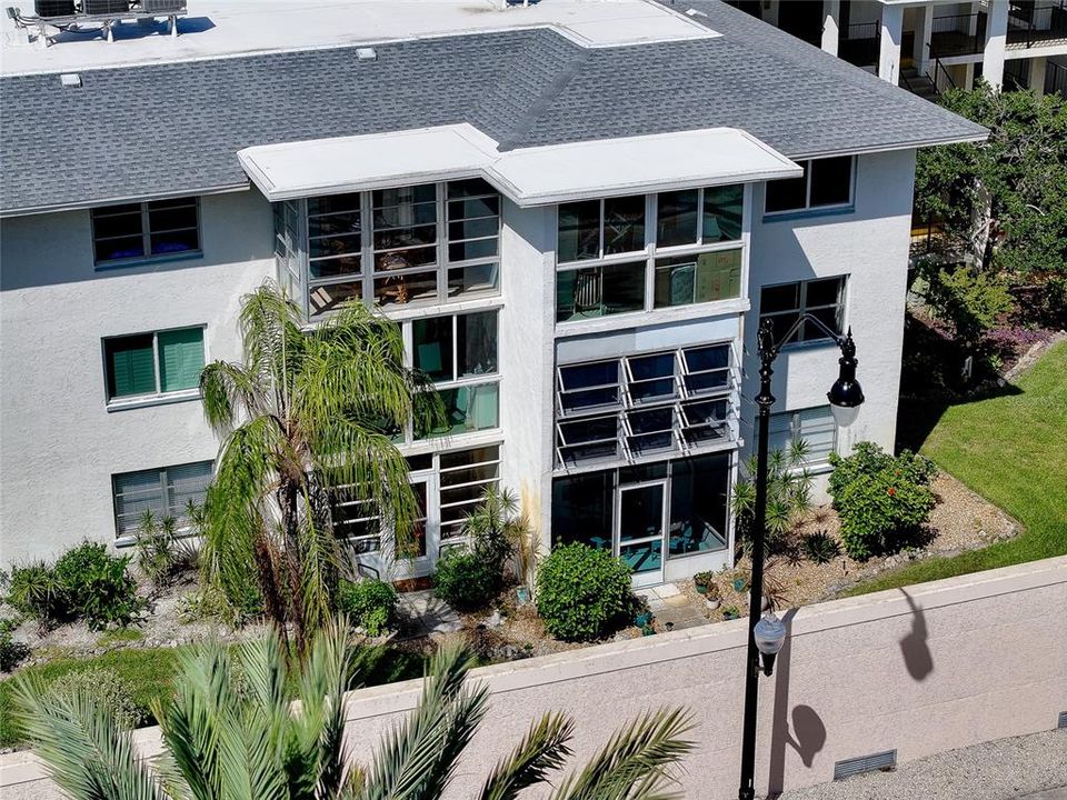 For Sale: $170,000 (2 beds, 2 baths, 982 Square Feet)