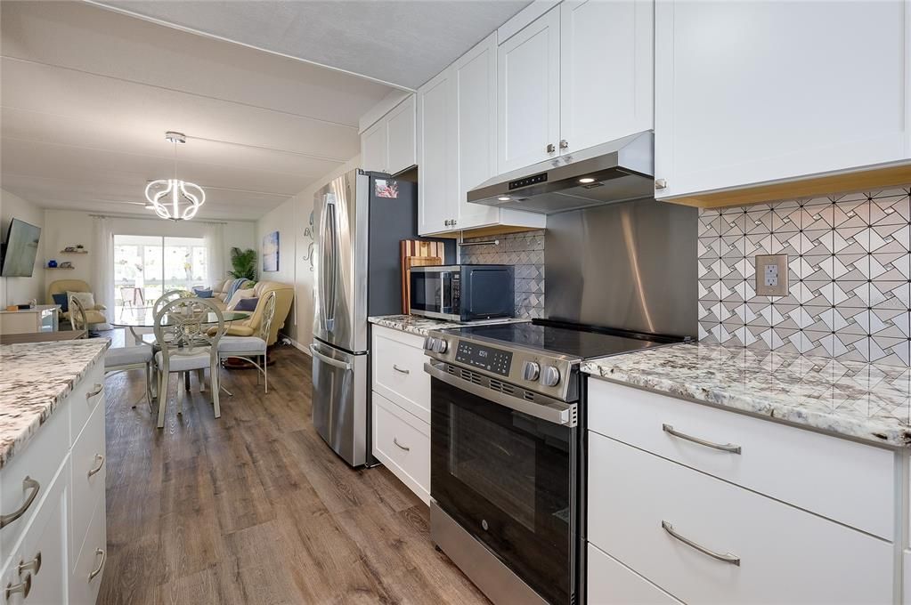 For Sale: $170,000 (2 beds, 2 baths, 982 Square Feet)