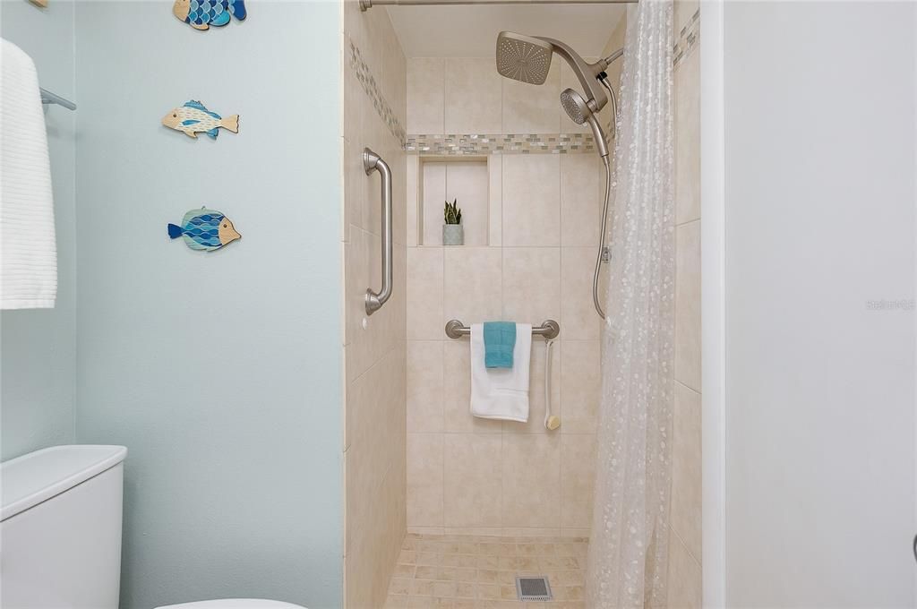 For Sale: $170,000 (2 beds, 2 baths, 982 Square Feet)