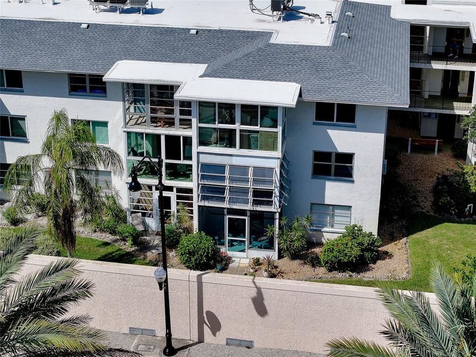 For Sale: $170,000 (2 beds, 2 baths, 982 Square Feet)