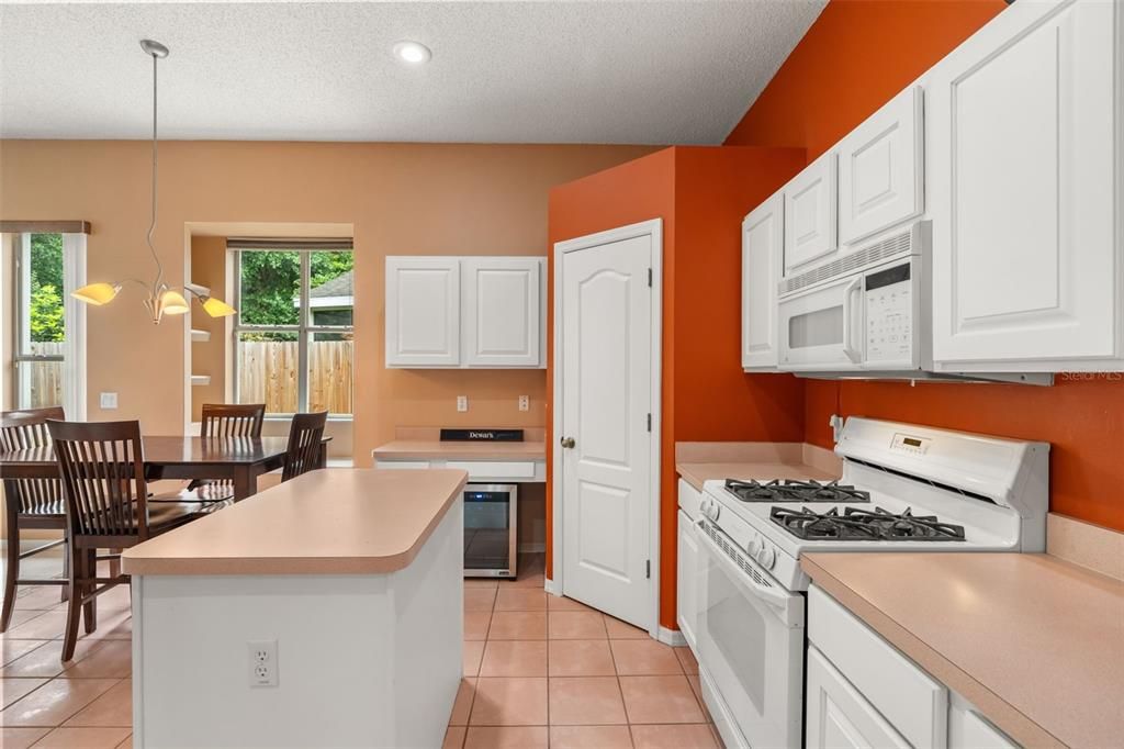For Sale: $499,900 (3 beds, 3 baths, 2222 Square Feet)