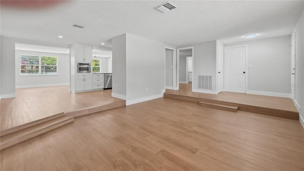 For Sale: $314,900 (3 beds, 2 baths, 1526 Square Feet)