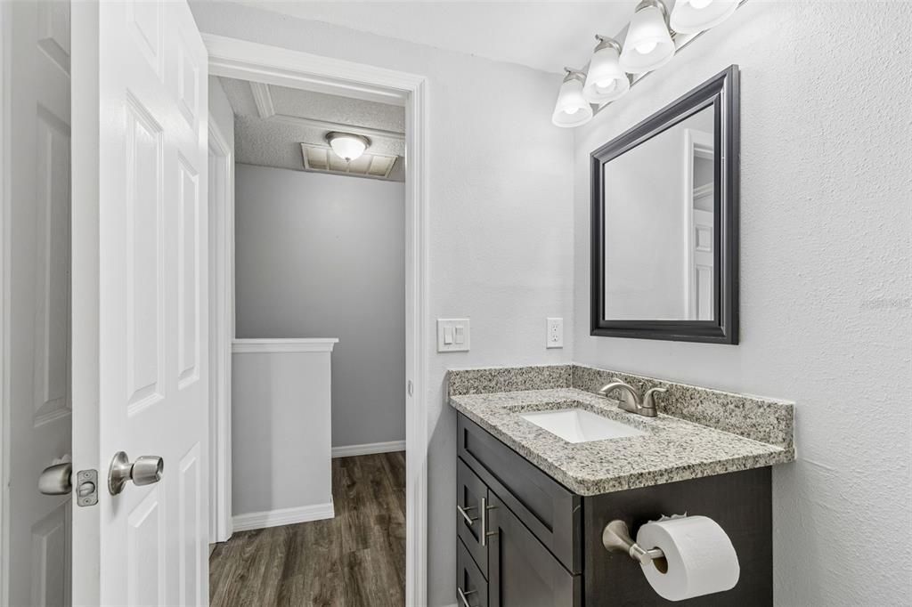 For Sale: $200,000 (2 beds, 1 baths, 896 Square Feet)