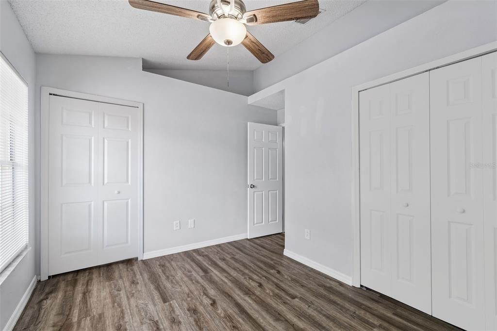 For Sale: $200,000 (2 beds, 1 baths, 896 Square Feet)