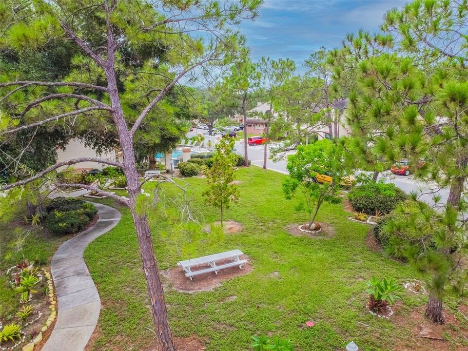 For Sale: $200,000 (2 beds, 1 baths, 896 Square Feet)