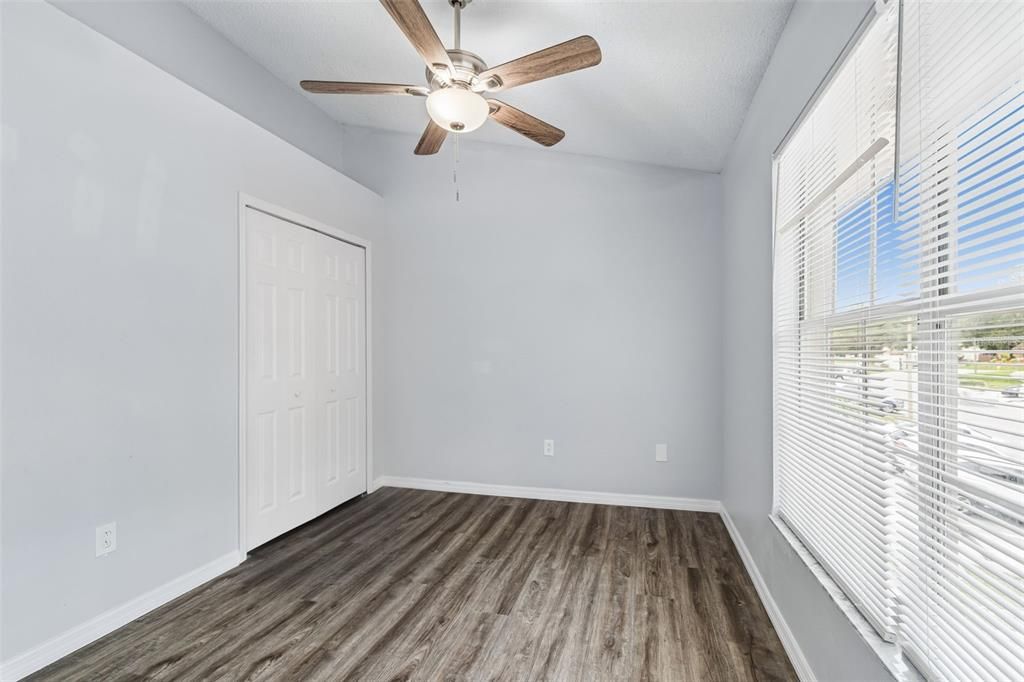 For Sale: $200,000 (2 beds, 1 baths, 896 Square Feet)