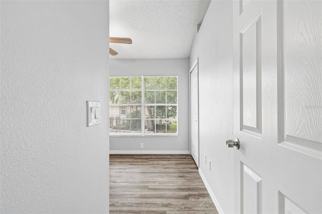 For Sale: $200,000 (2 beds, 1 baths, 896 Square Feet)