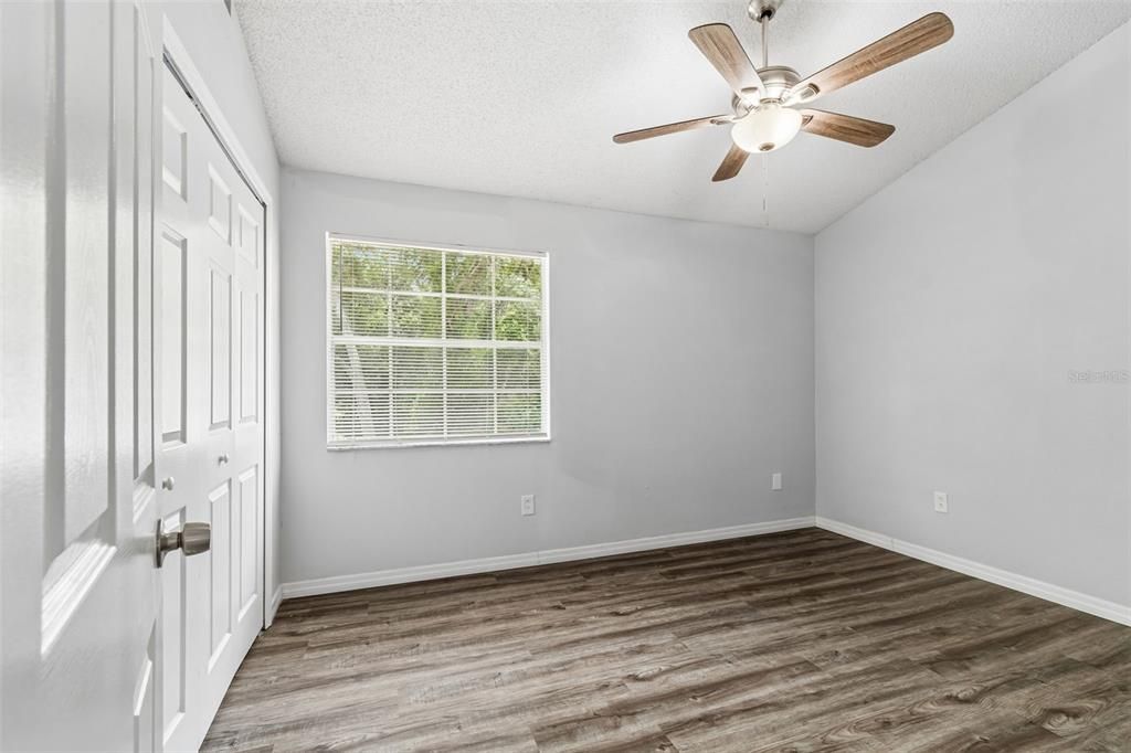 For Sale: $200,000 (2 beds, 1 baths, 896 Square Feet)