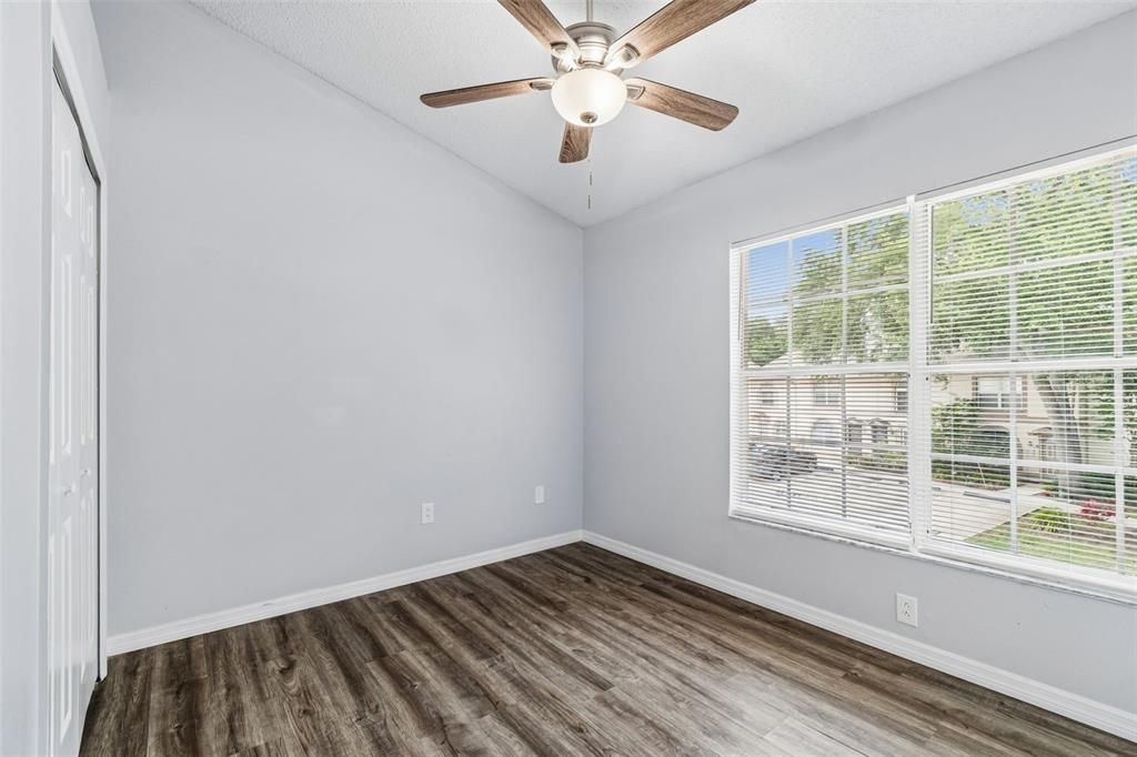 For Sale: $200,000 (2 beds, 1 baths, 896 Square Feet)