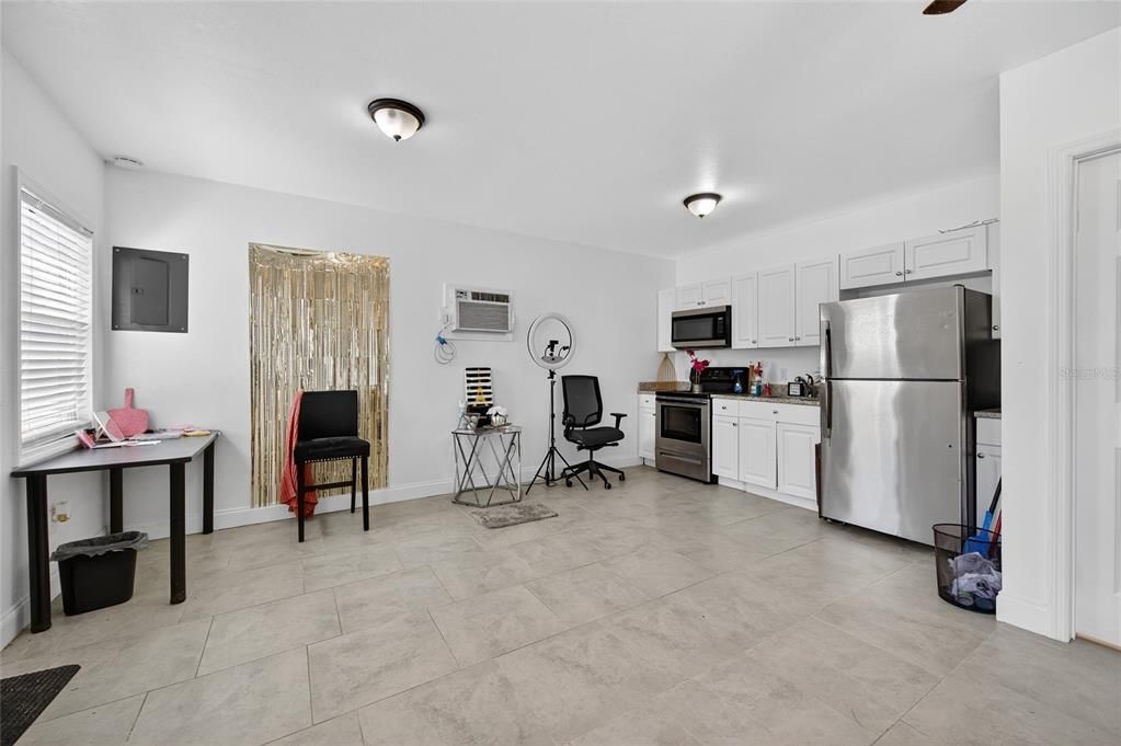 En Venta: $235,000 (3 camas, 3 baños, 1135 Pies cuadrados)