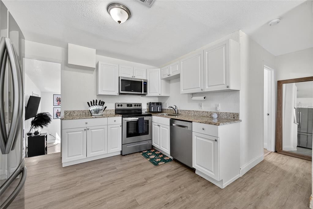 En Venta: $235,000 (3 camas, 3 baños, 1135 Pies cuadrados)