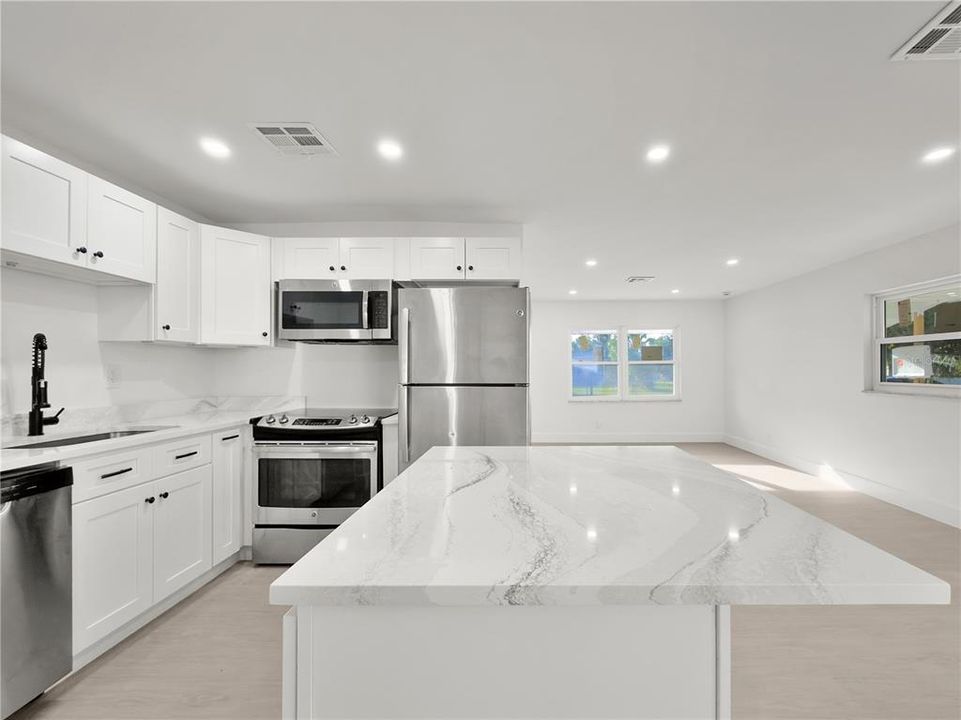 На продажу: $219,990 (3 спален, 2 ванн, 1016 Квадратных фут)