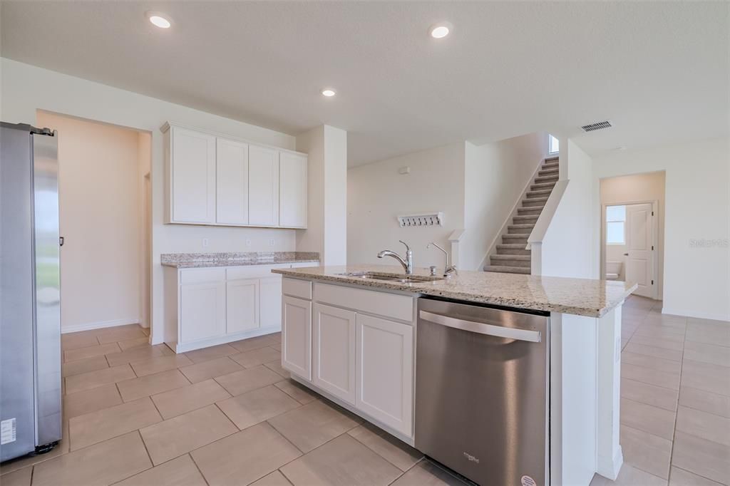 For Sale: $489,900 (5 beds, 3 baths, 2964 Square Feet)