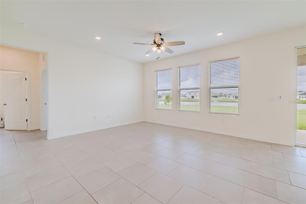 For Sale: $489,900 (5 beds, 3 baths, 2964 Square Feet)