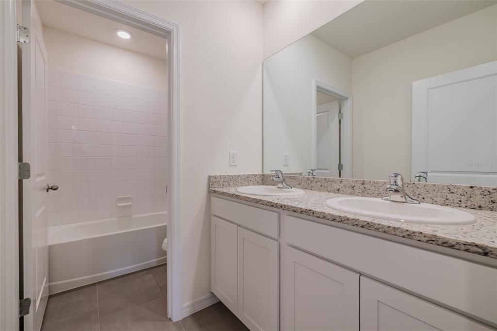 For Sale: $489,900 (5 beds, 3 baths, 2964 Square Feet)