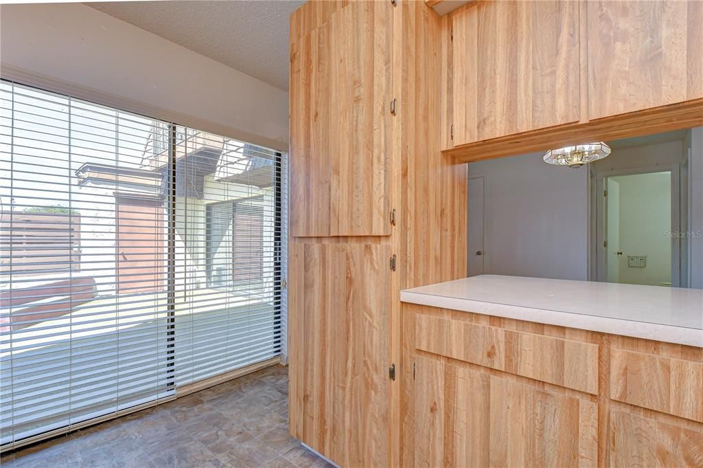 На продажу: $199,900 (2 спален, 2 ванн, 1312 Квадратных фут)