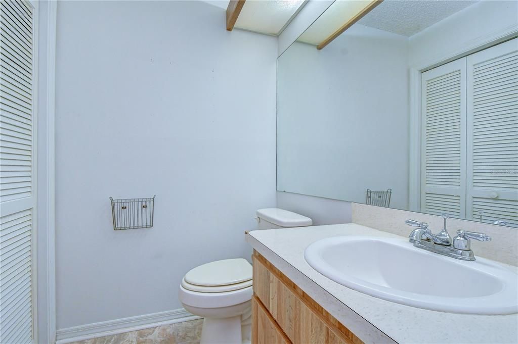 На продажу: $199,900 (2 спален, 2 ванн, 1312 Квадратных фут)