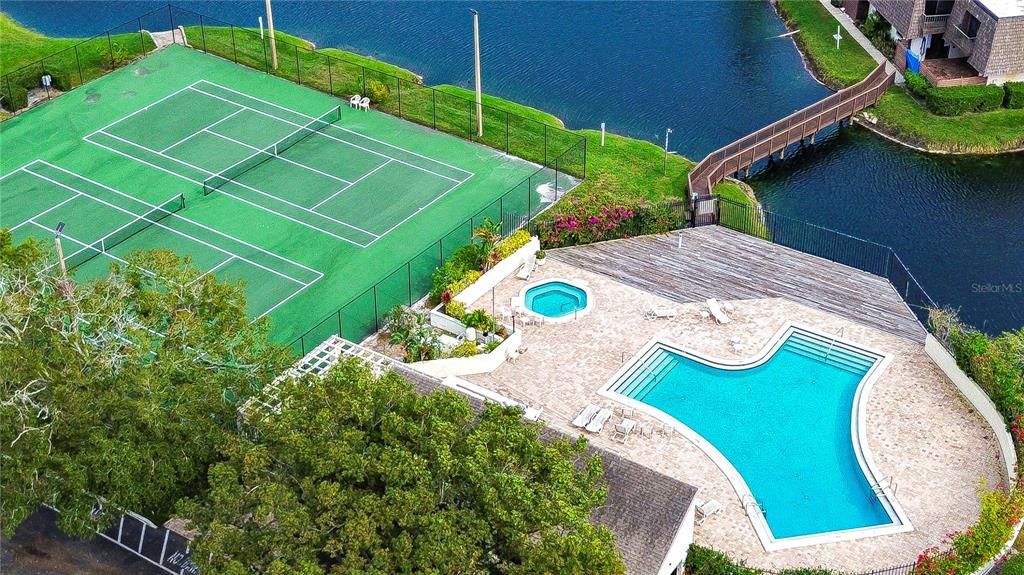 На продажу: $199,900 (2 спален, 2 ванн, 1312 Квадратных фут)
