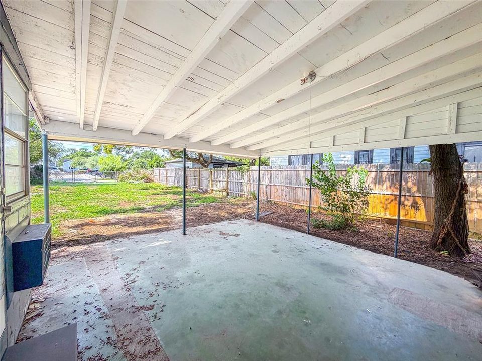 For Rent: $1,600 (2 beds, 1 baths, 920 Square Feet)