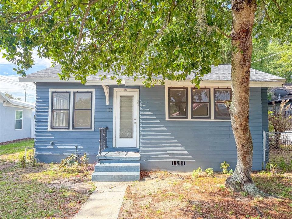 For Rent: $1,600 (2 beds, 1 baths, 920 Square Feet)