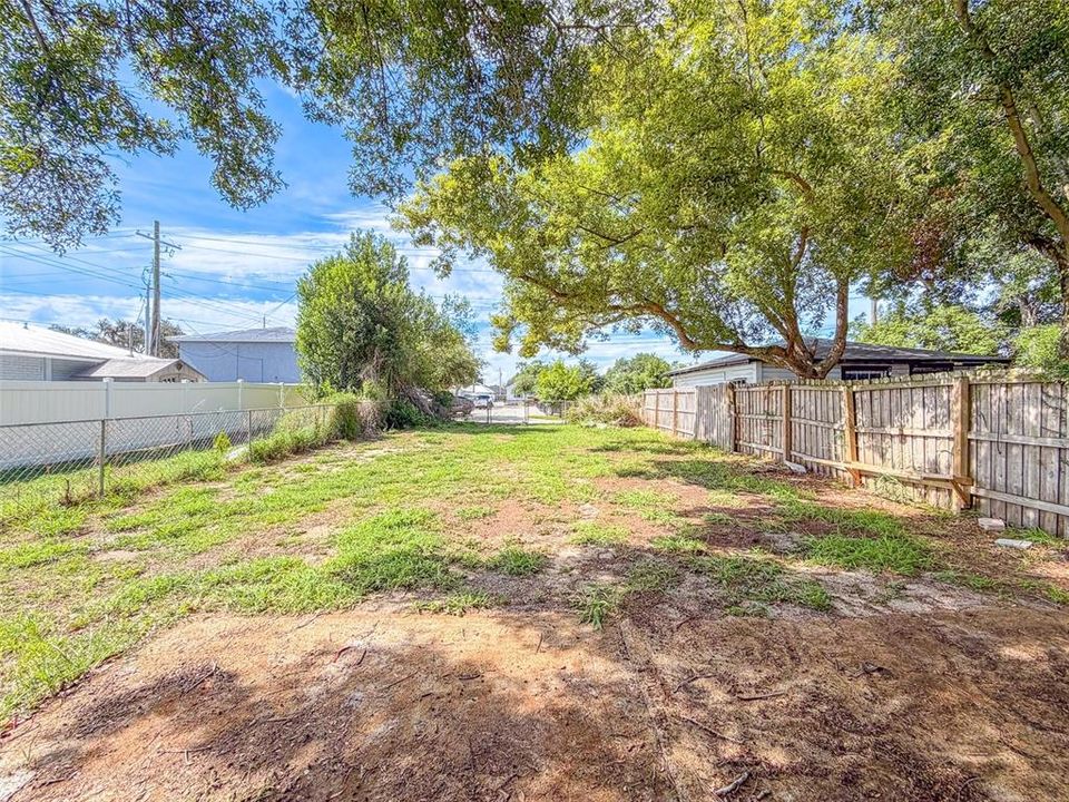 For Rent: $1,600 (2 beds, 1 baths, 920 Square Feet)