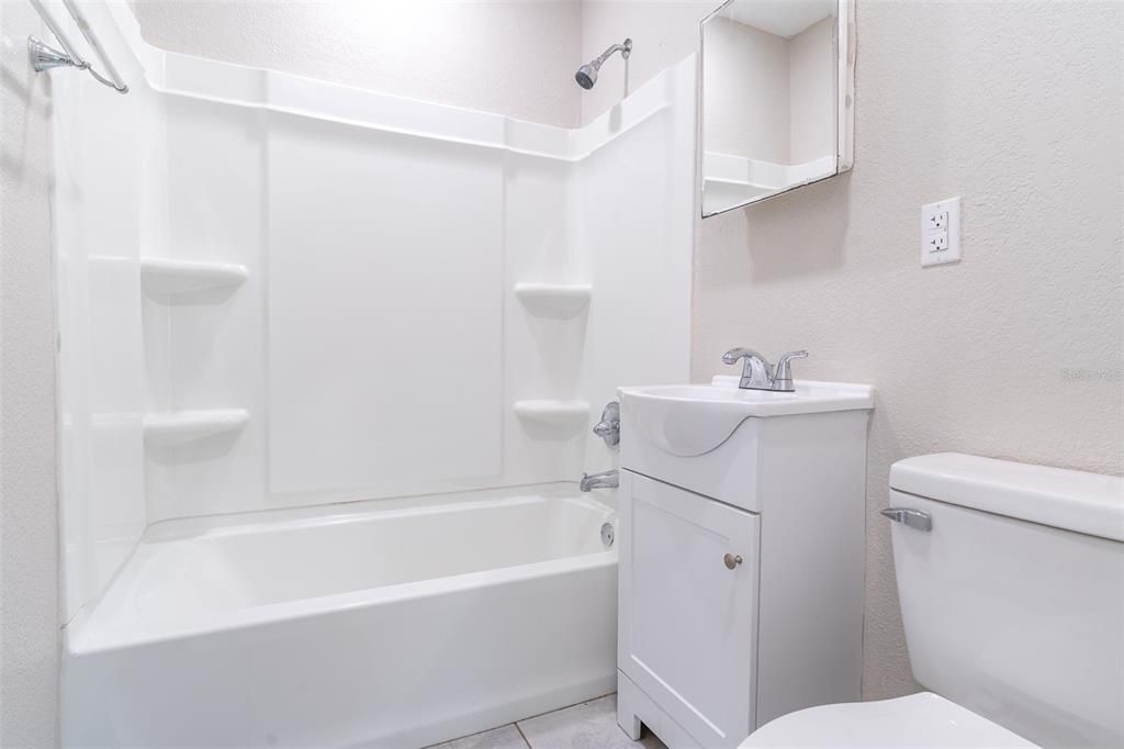 For Rent: $1,600 (2 beds, 1 baths, 920 Square Feet)