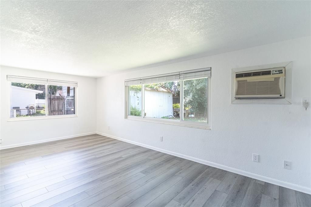 В аренду: $1,950 (4 спален, 2 ванн, 1655 Квадратных фут)