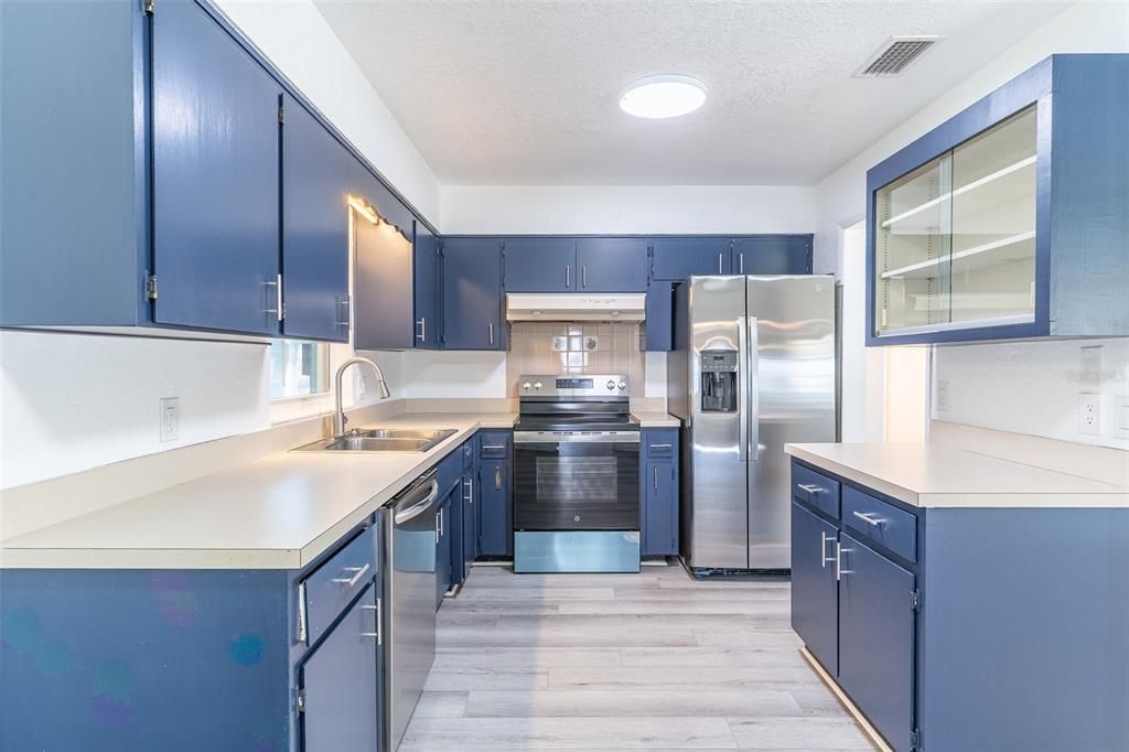 В аренду: $1,950 (4 спален, 2 ванн, 1655 Квадратных фут)