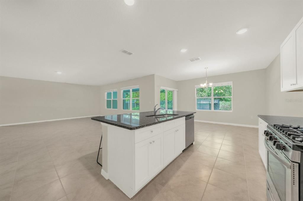 En Venta: $489,900 (3 camas, 2 baños, 2319 Pies cuadrados)