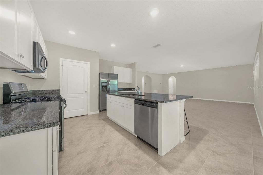 En Venta: $489,900 (3 camas, 2 baños, 2319 Pies cuadrados)