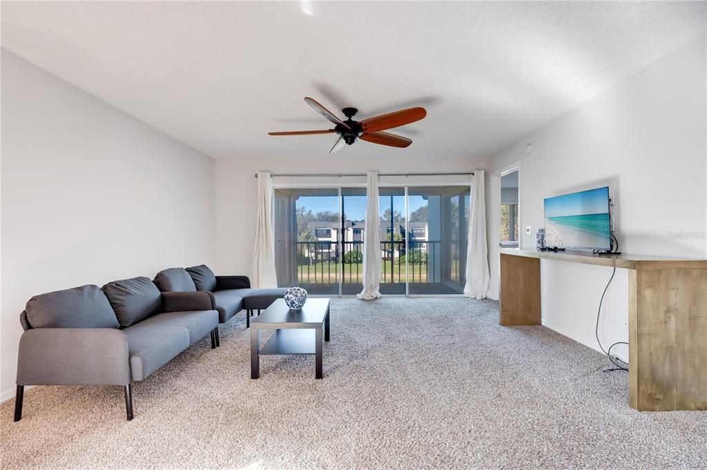 For Sale: $327,900 (2 beds, 2 baths, 1238 Square Feet)