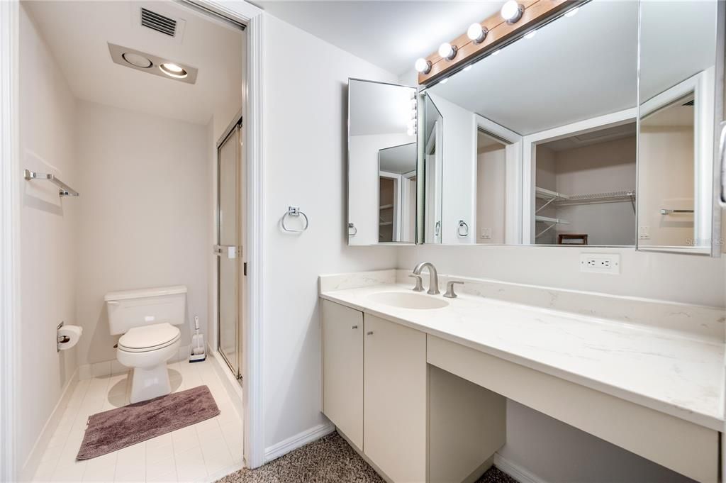 For Sale: $327,900 (2 beds, 2 baths, 1238 Square Feet)