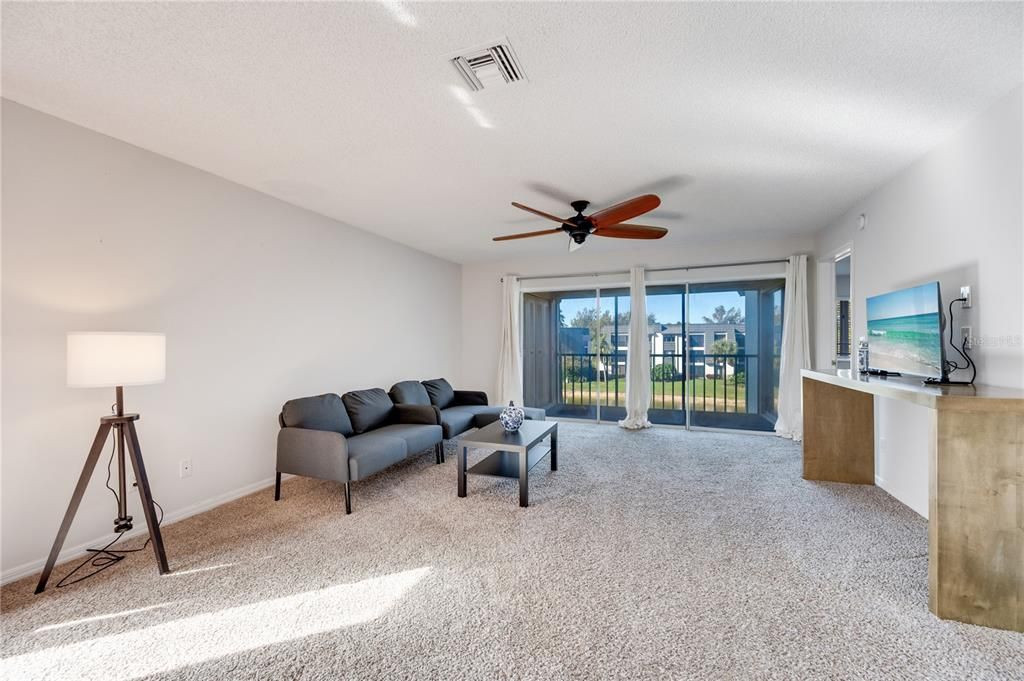 For Sale: $327,900 (2 beds, 2 baths, 1238 Square Feet)