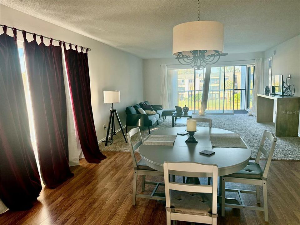 For Sale: $327,900 (2 beds, 2 baths, 1238 Square Feet)