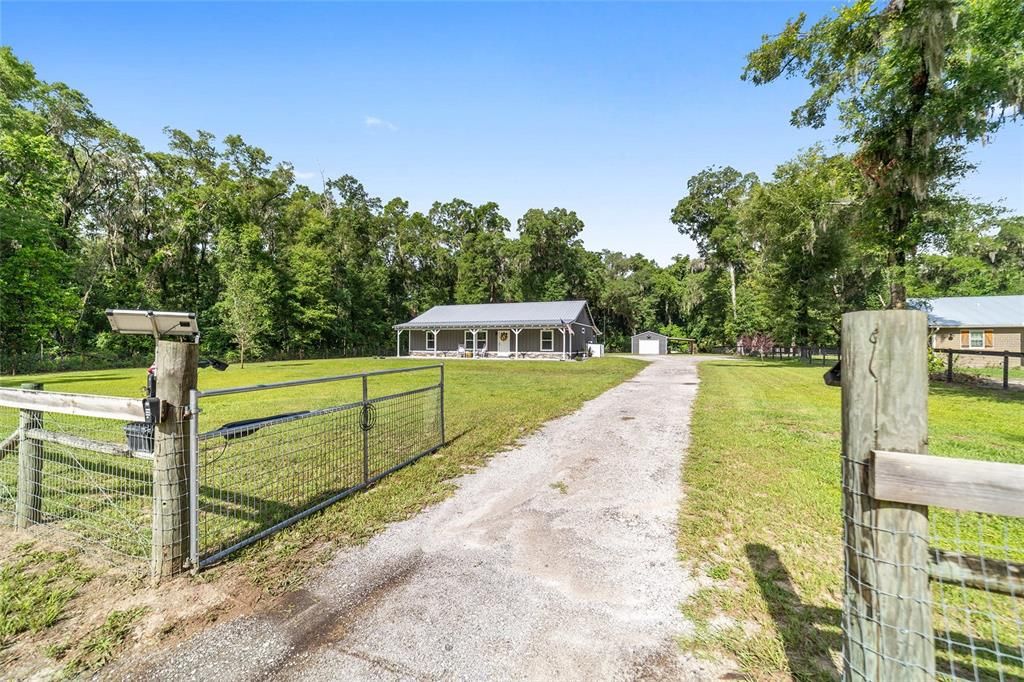 For Sale: $479,900 (3 beds, 2 baths, 1530 Square Feet)