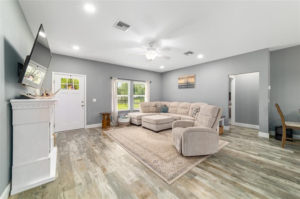 For Sale: $479,900 (3 beds, 2 baths, 1530 Square Feet)