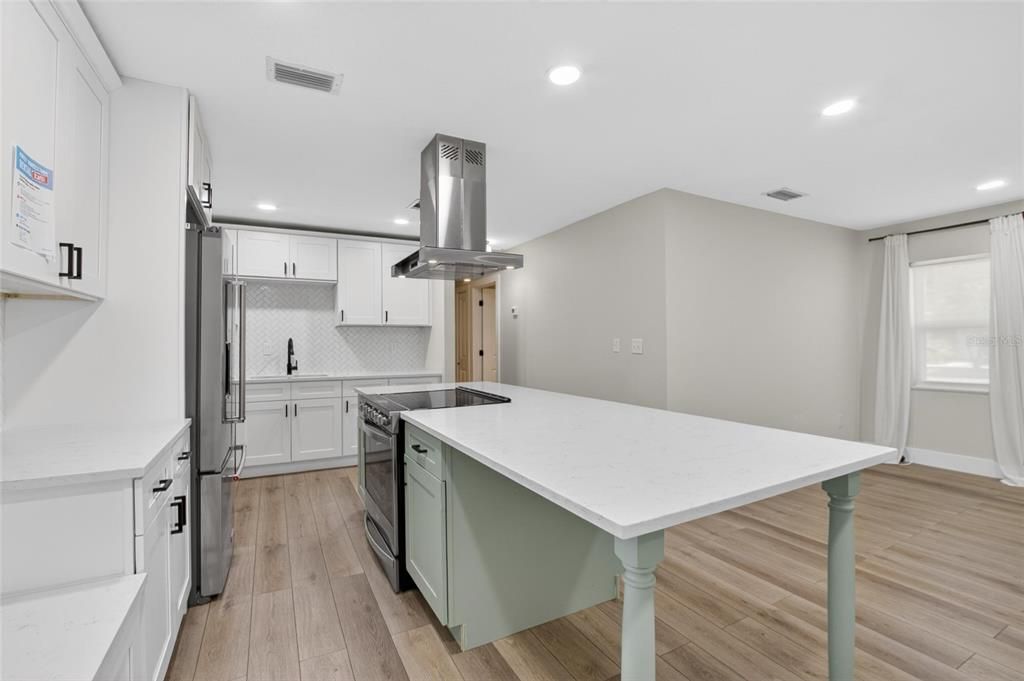 For Sale: $563,000 (3 beds, 2 baths, 1474 Square Feet)