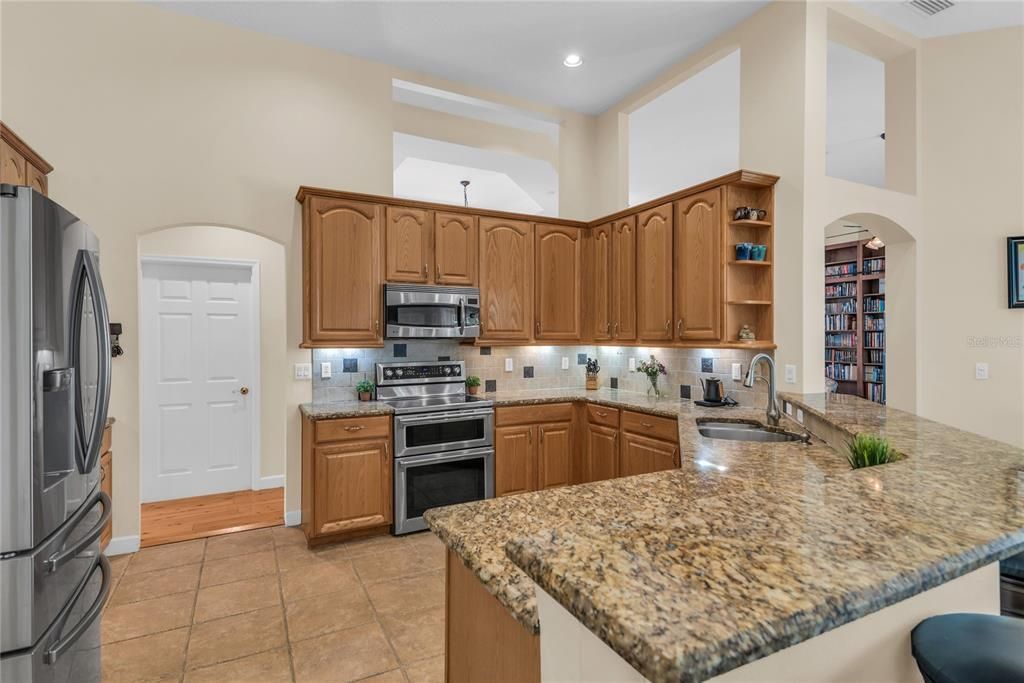 For Sale: $975,000 (5 beds, 3 baths, 2872 Square Feet)