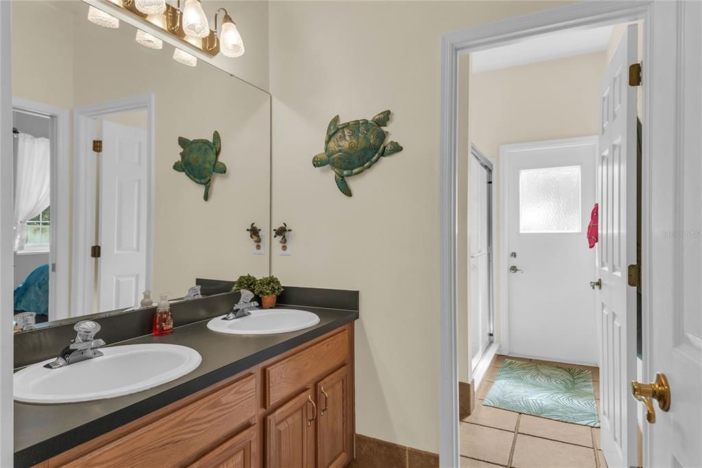 For Sale: $975,000 (5 beds, 3 baths, 2872 Square Feet)