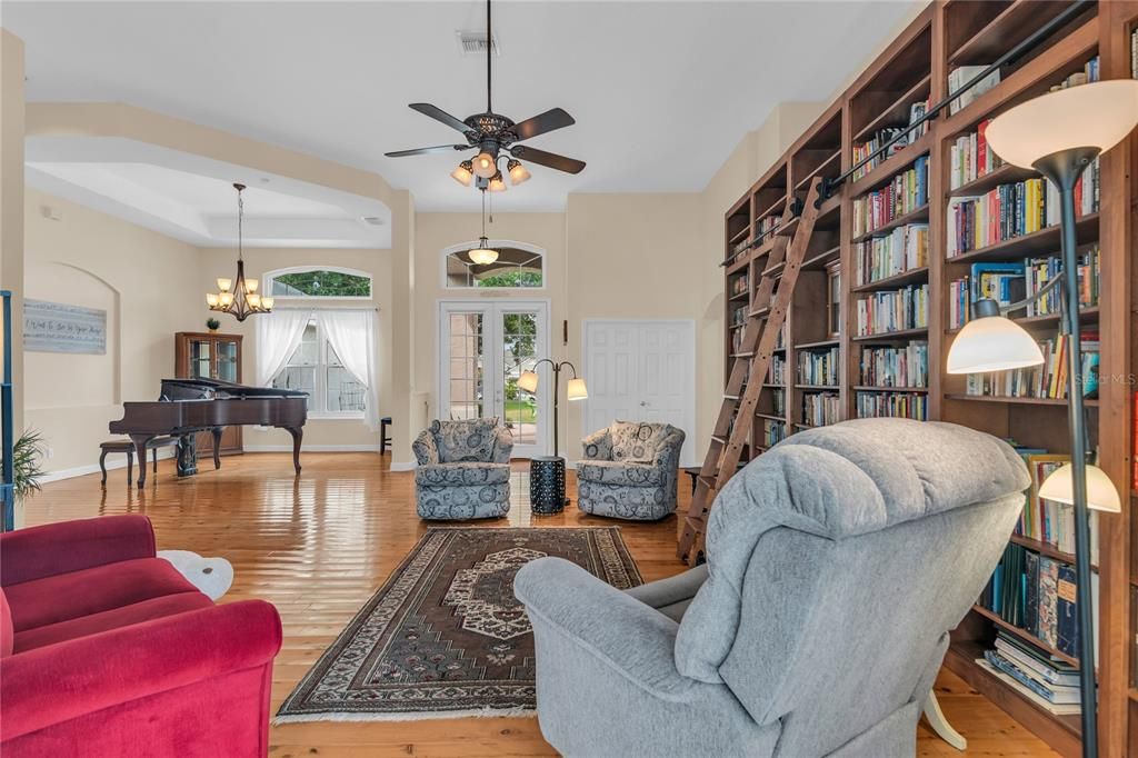 For Sale: $975,000 (5 beds, 3 baths, 2872 Square Feet)